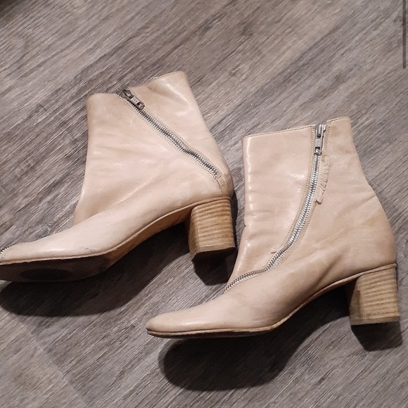 Acne Studios Shoes - Acne cream leather zipper accent ankle boots